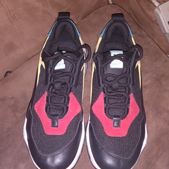 Puma - Picture 1 of 3